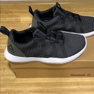 Men’s 8.5 Reebok reago pulse